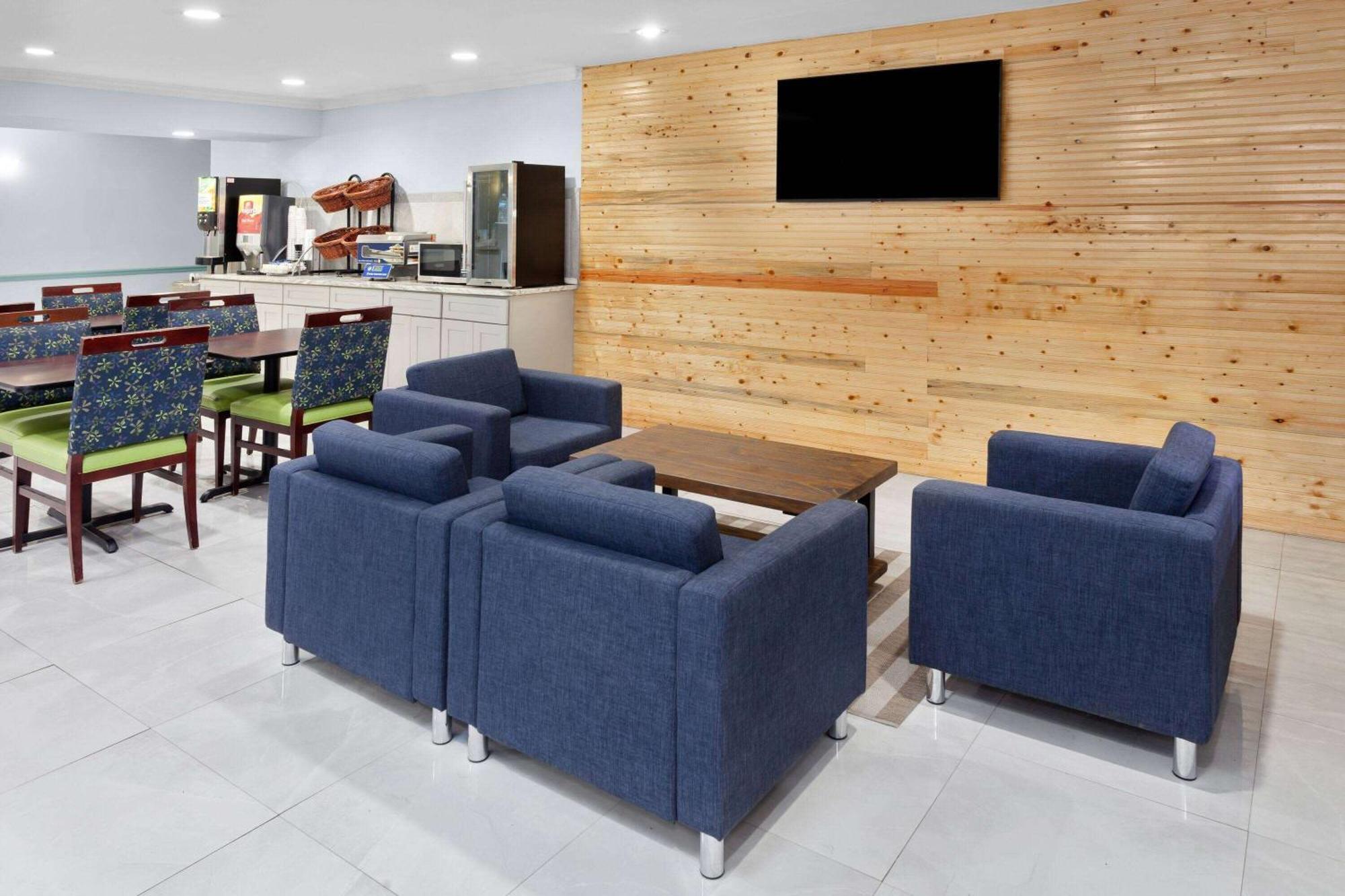 Days Inn & Suites By Wyndham Siler City Zewnętrze zdjęcie