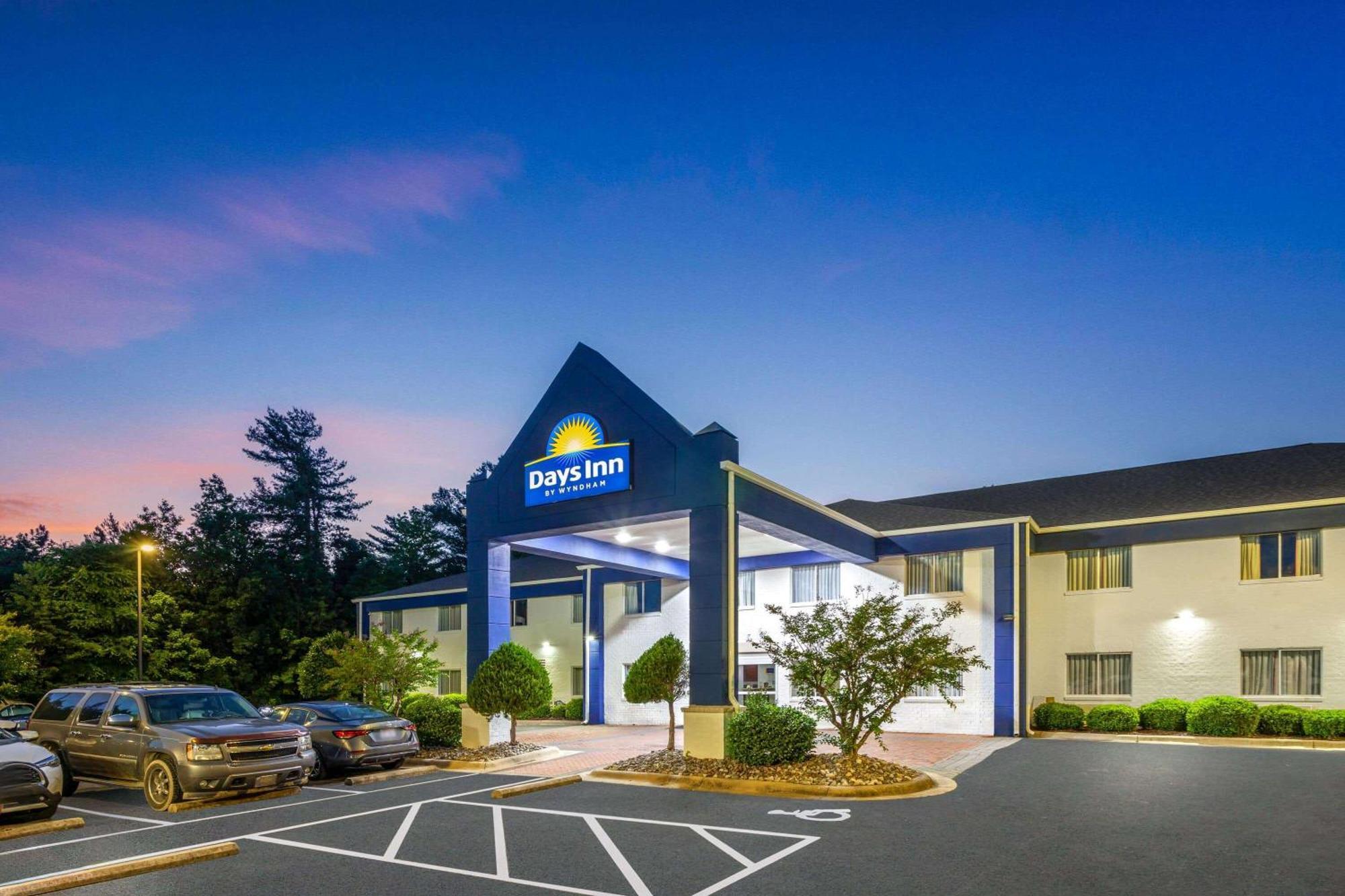 Days Inn & Suites By Wyndham Siler City Zewnętrze zdjęcie